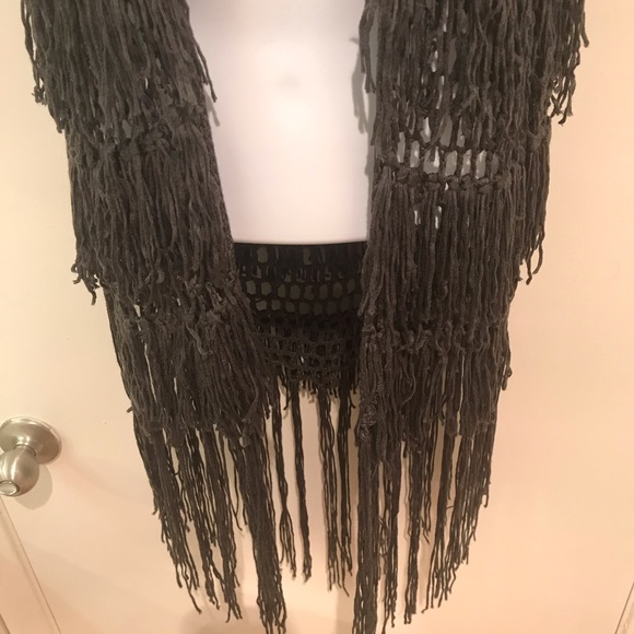 Umgee USA fringe charcoal gray boho vest! - Picture 4 of 14